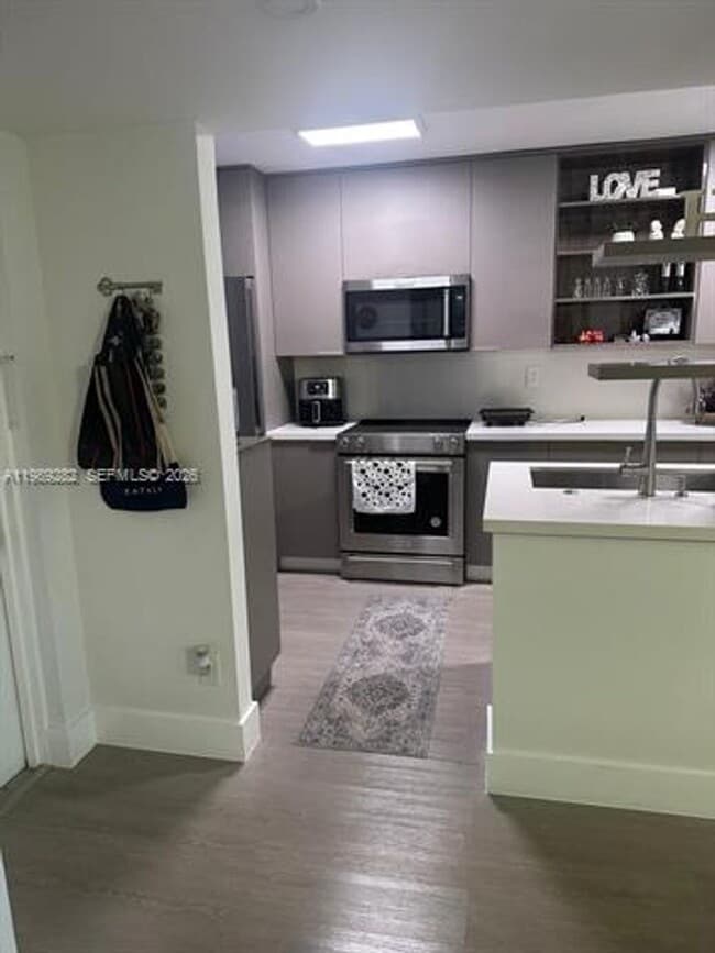 Building Photo - 1811 Sabal Palm Dr