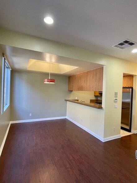 Building Photo - 812 N Hudson Ave