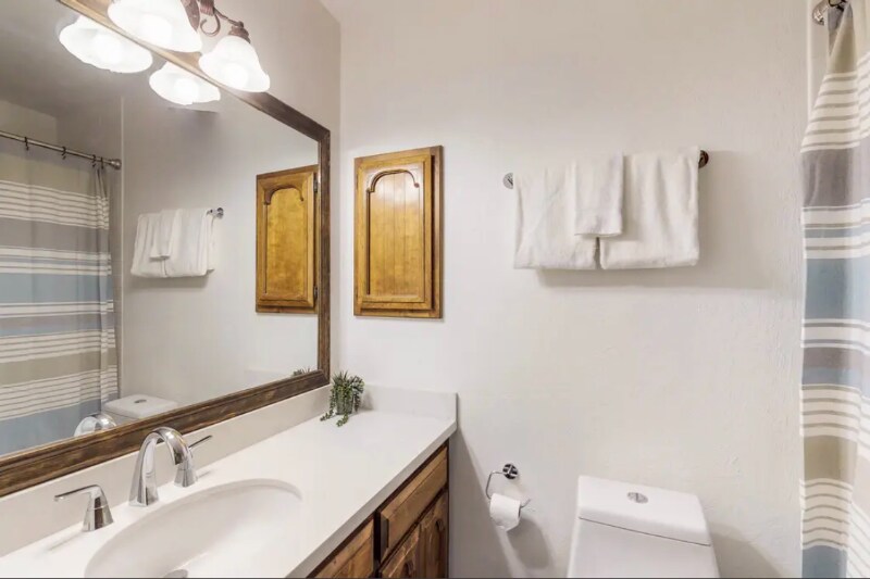 Building Photo - 889 Tallac Ave