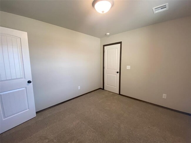 Building Photo - 4200 Royal Garden Dr