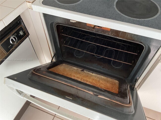 Building Photo - 516 Saxony Dr