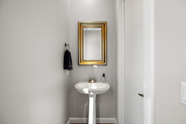 Building Photo - 1102 Patterson St