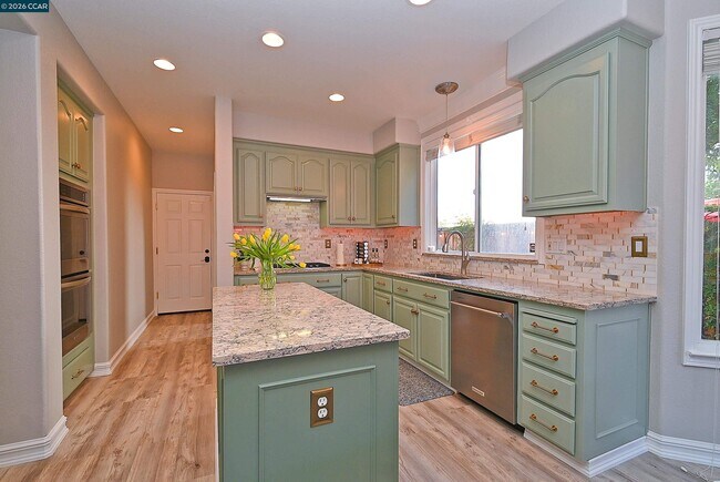 Building Photo - 829 Deer Spring Cir