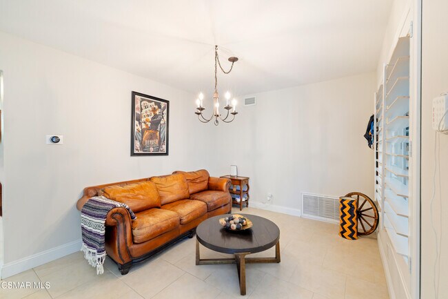 Building Photo - 885 Rim Crest Dr