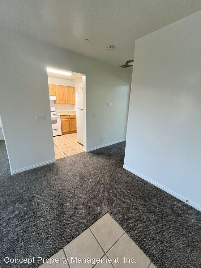 Building Photo - 2 br, 2 bath Apartment - 374 East 5450 Sou...