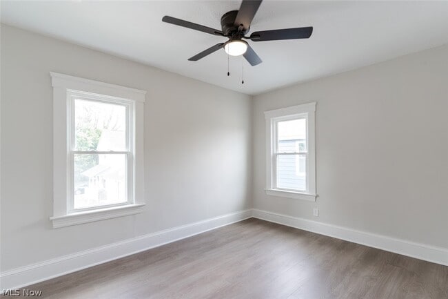 Building Photo - 1464 E 123rd St