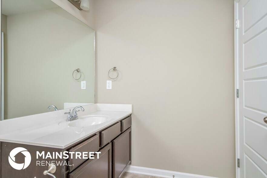 Building Photo - 726 Hollandale Rd