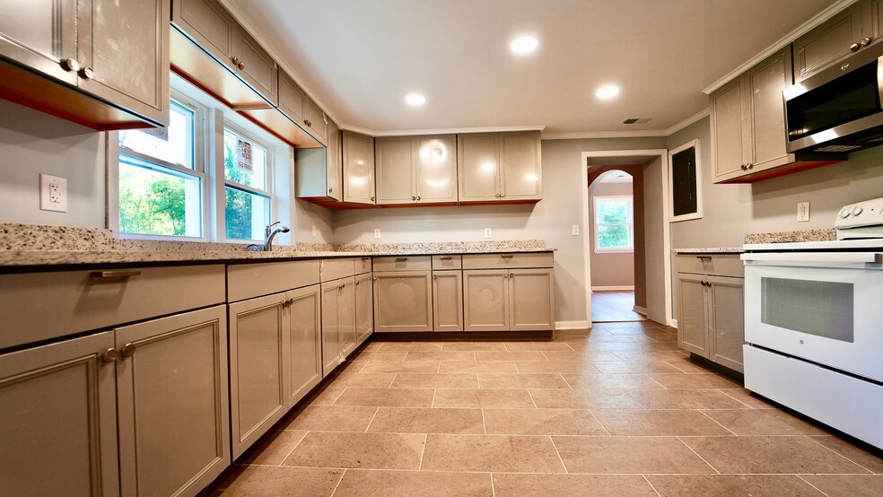 Building Photo - 311 S 2nd St