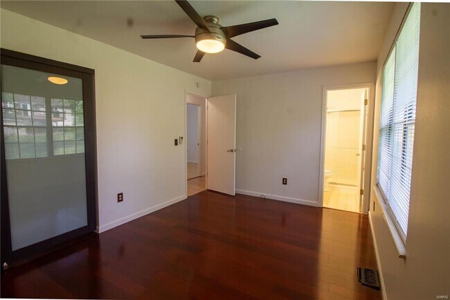 Building Photo - 18 Brooker Ct