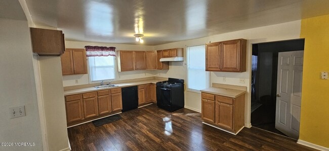 Building Photo - 402 W Green St