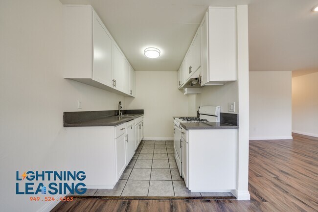 Building Photo - 6546-6542 Sepulveda Blvd