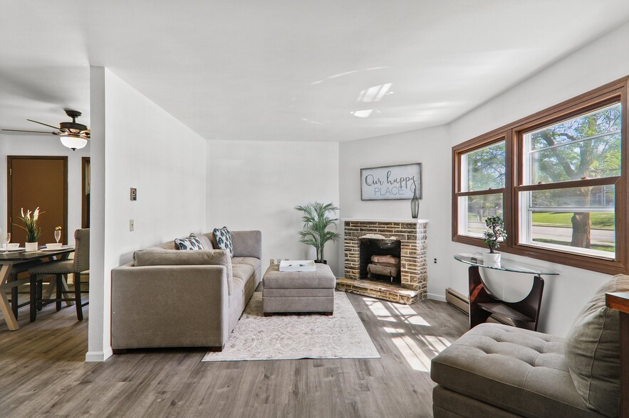 Living Room - 432 S Bird St