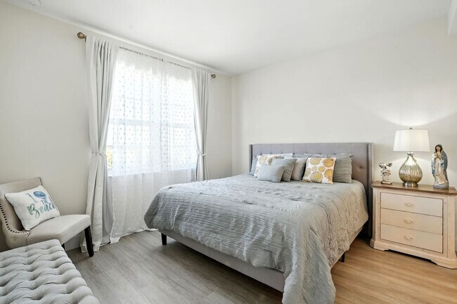 Building Photo - 15773 Beachcomber Ave