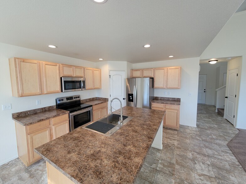 Building Photo - 2067 Moon Rise Dr