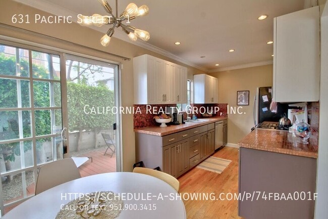 Building Photo - 631 Pacific St