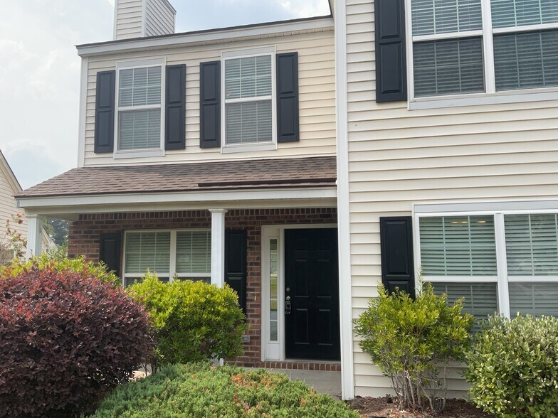 Building Photo - 148 Old Pond Cir