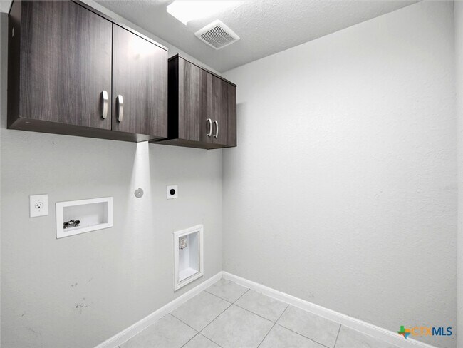 Building Photo - 1132 Amber Lk