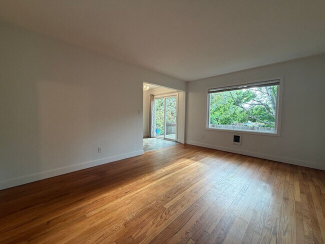 Building Photo - 6125 S Hood Ave