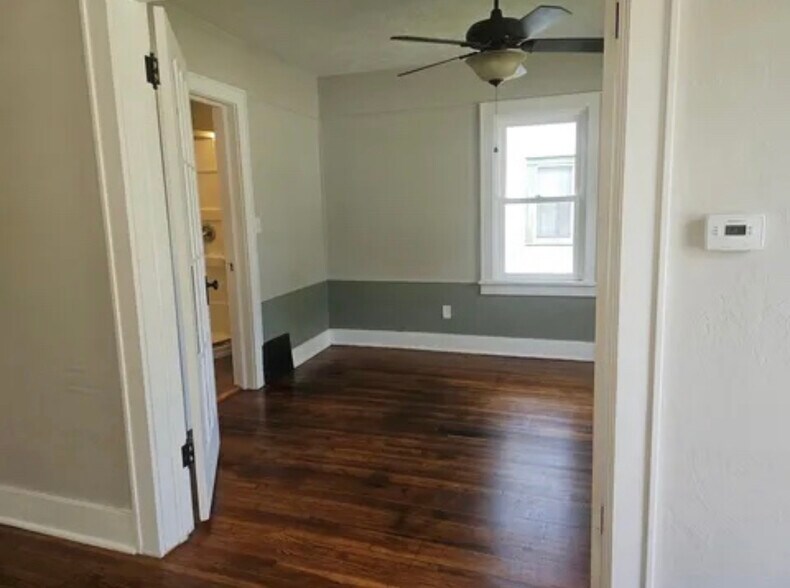 Building Photo - 719 S Market St