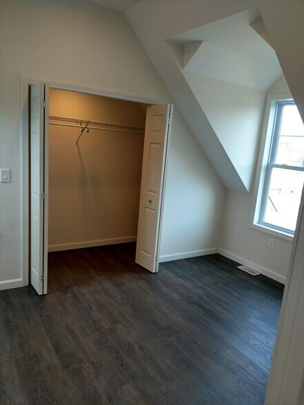 Building Photo - 41 Zapora Dr