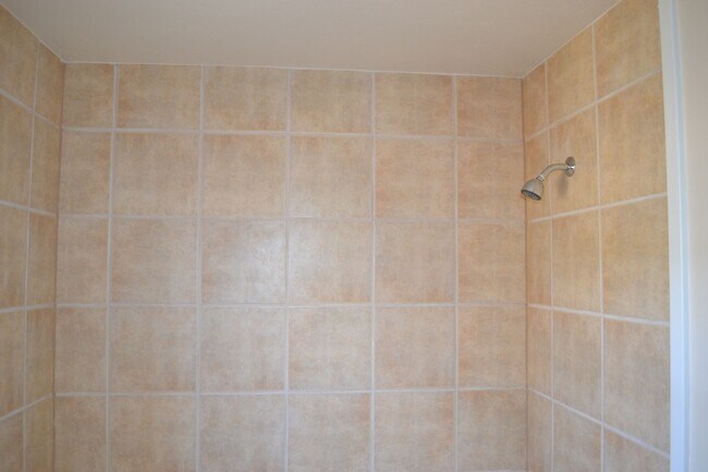 Building Photo - Oak Street Duplex