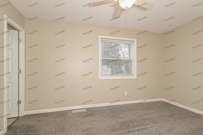 Building Photo - 5 Spring Fawn Ln