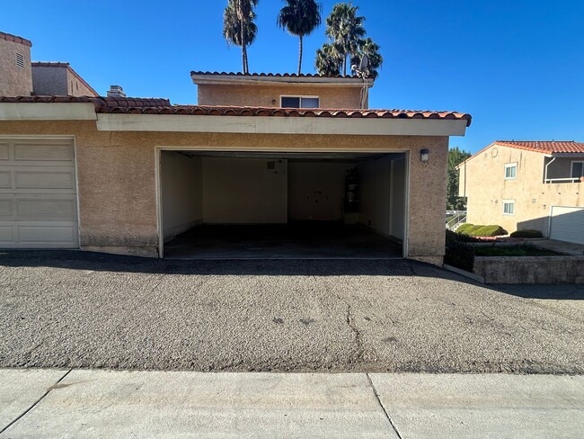 Building Photo - Spacious Double Master Suites Condo for Rent in Quiet Neighborhood in City of La Puente