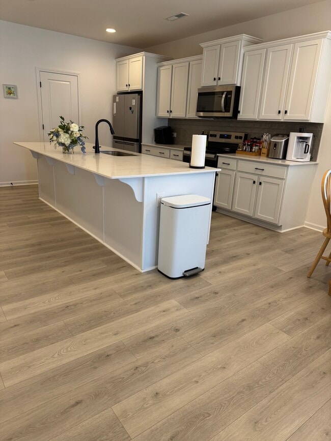 Building Photo - 24043 Sailfish Dr