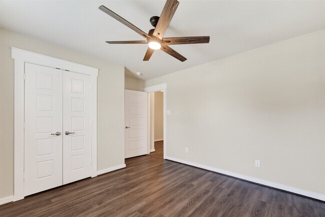 Building Photo - 12322 Sabine Point Dr