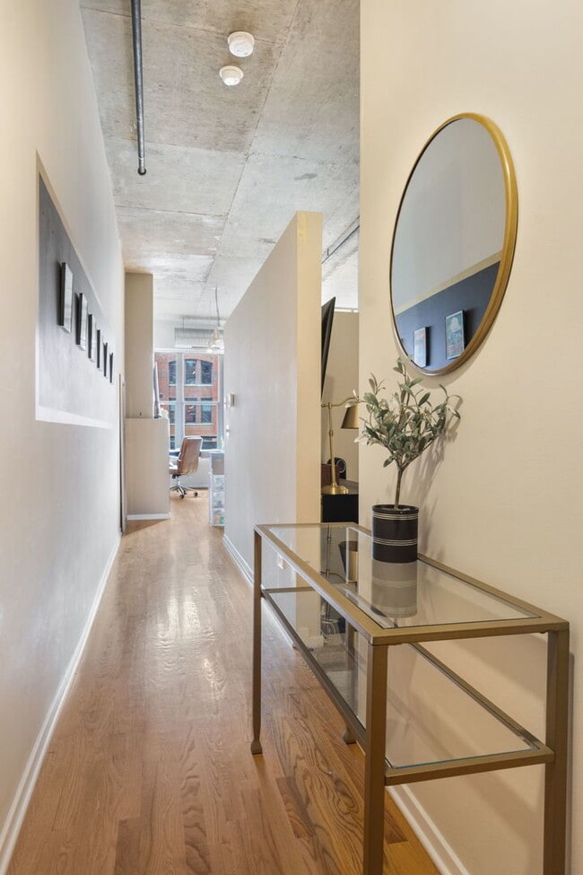 Building Photo - 849 N Franklin St