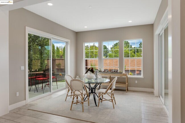 Building Photo - 2258 Reserve Dr