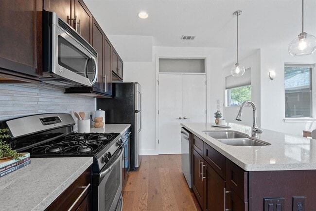 Building Photo - 5412 Grover Ave