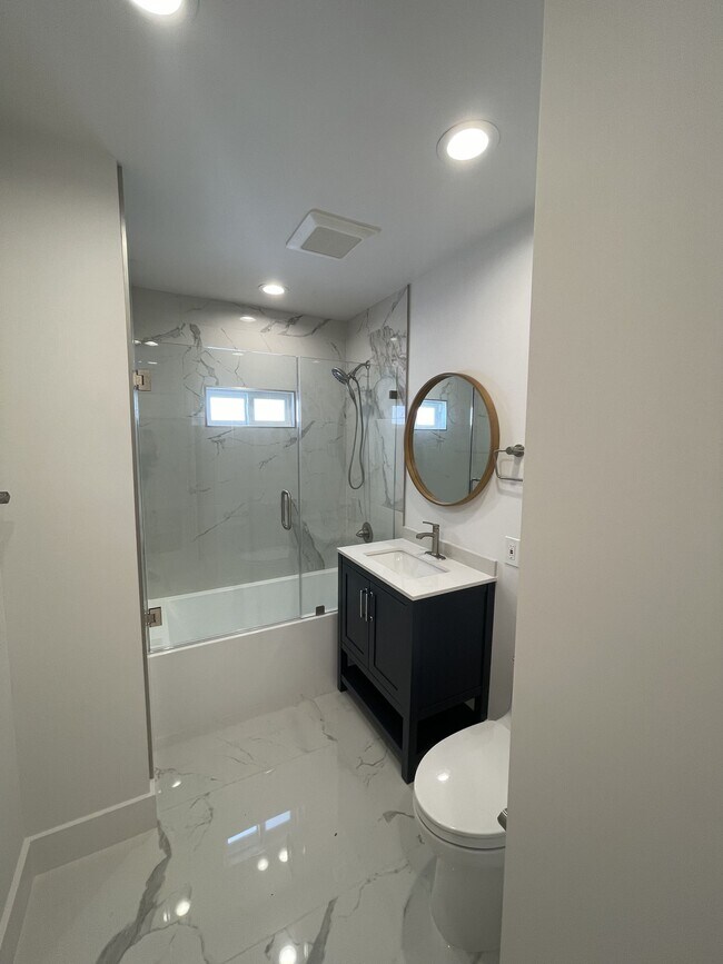 Building Photo - 1536 N Commonwealth Ave