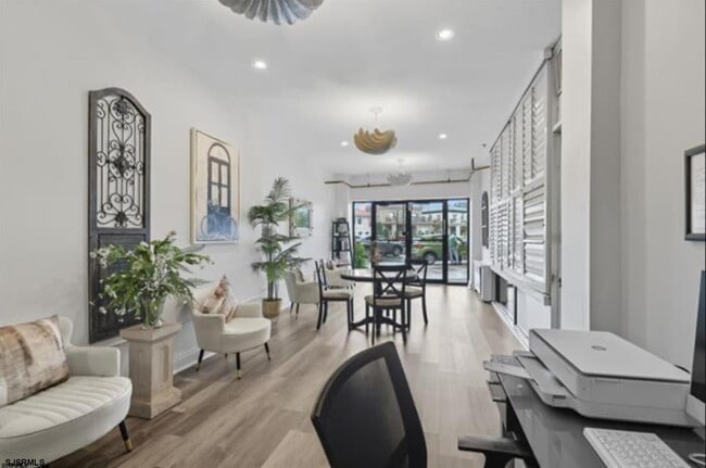 Building Photo - 101 S Raleigh Ave