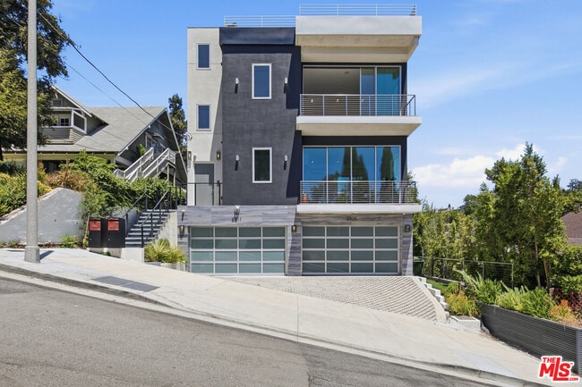 Building Photo - 2311 Cove Ave