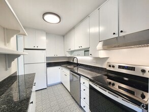 Building Photo - Updated extra large one bedroom at Woodlake