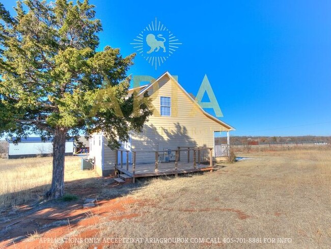 Building Photo - Charming 3 Bed/2.5 Bath Two-Story Country ...