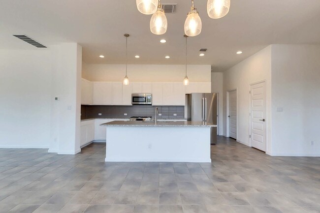 Building Photo - 133 James Rose Ln