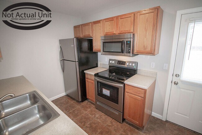 Building Photo - 1401-1403-1403 Bodie Dr