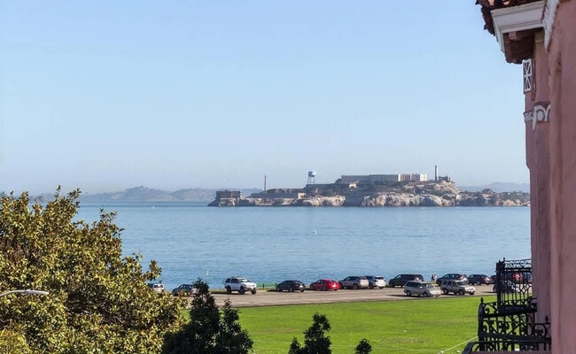 Building Photo - 3689 Fillmore St