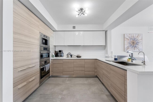 Building Photo - 300 Sunny Isles Blvd