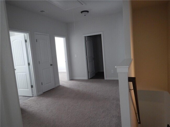 Building Photo - 720 Country Ridge Dr