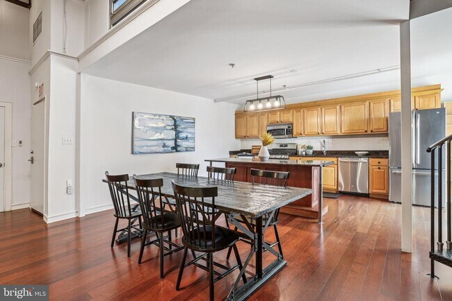 Building Photo - 810 N Hancock St