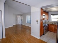 Building Photo - Charming 2 bed/2 bath second level condo with washer/dryer & assigned parking