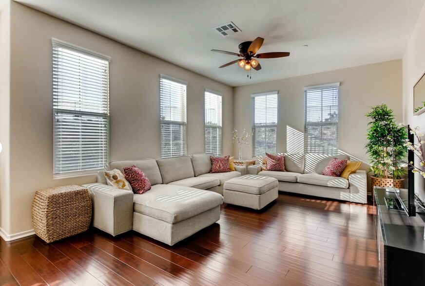 Building Photo - 6610 Canopy Ridge Ln