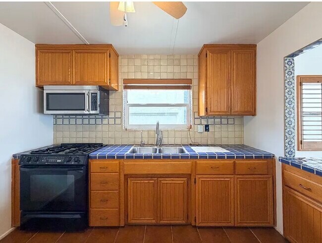 Building Photo - 4027 Ocean Dr