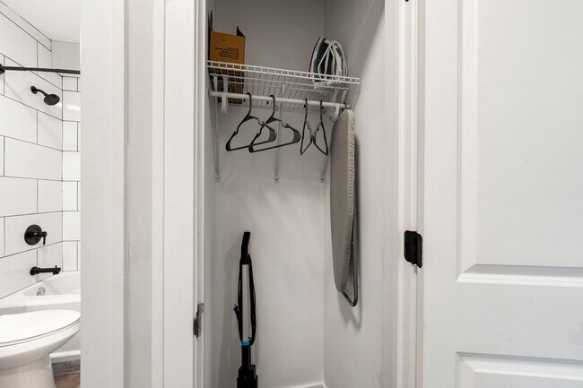 Building Photo - 2207 W 18th St