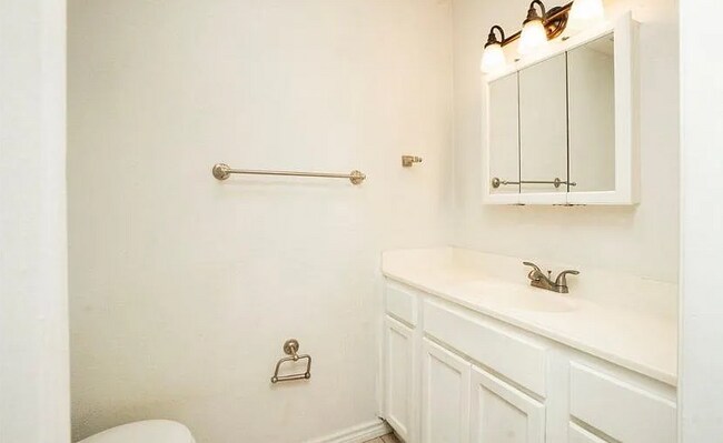 Building Photo - 1203 Blueridge Pky