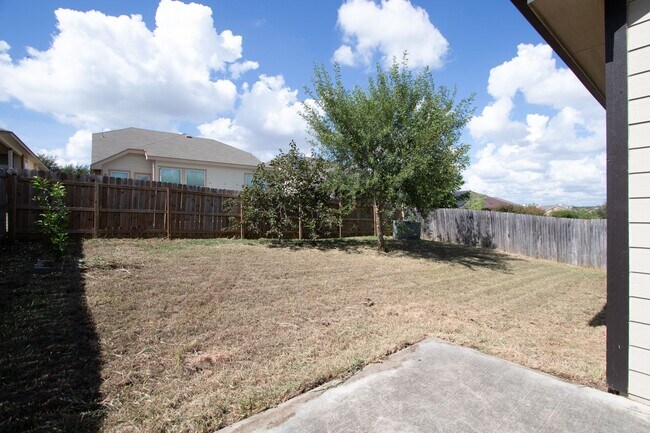 Building Photo - TWO WEEKS FREE RENT!!!  Welcome to this charming 3-bedroom, 2-bathroom home located in the vibran...