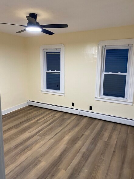 Building Photo - 99 Lyons St